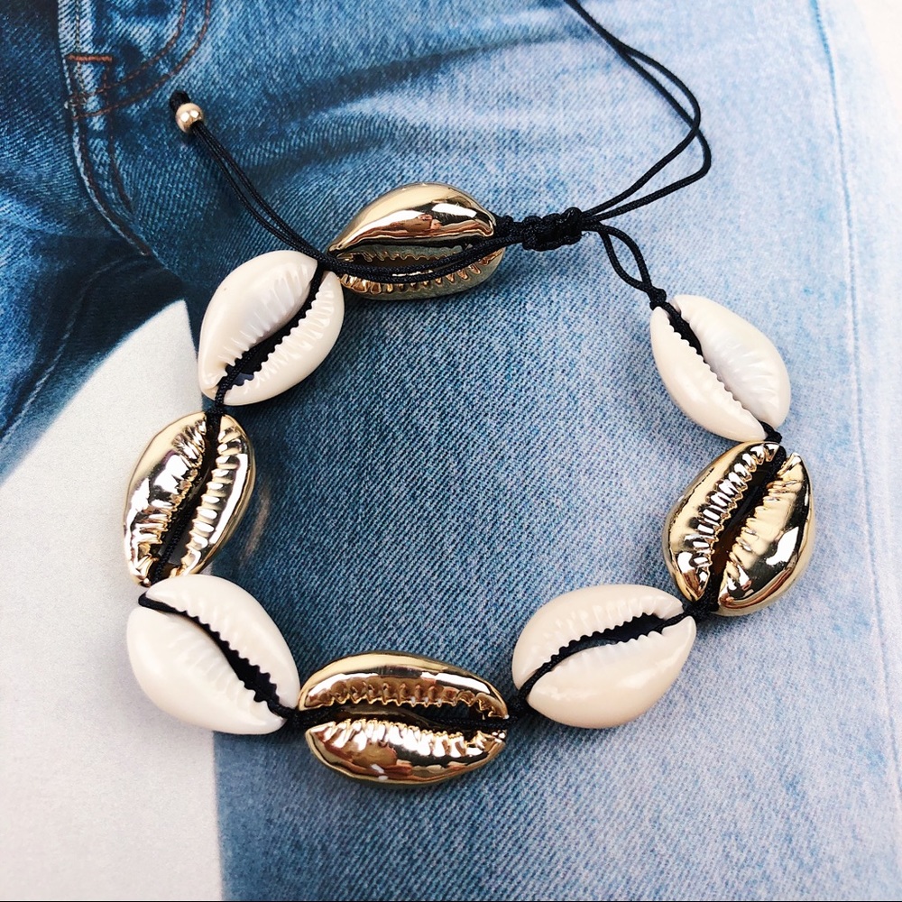 Two Tone shell bracelet 🐚💛 - Picture 2 of 7